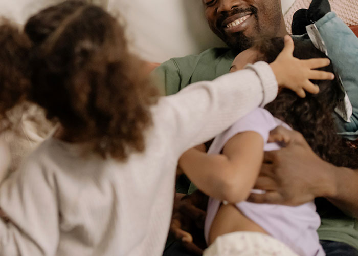 30 People Who Finally Met Their Biological Parents Share What It Was Like