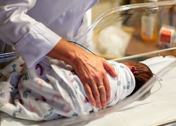 30 People Who Finally Met Their Biological Parents Share What It Was Like