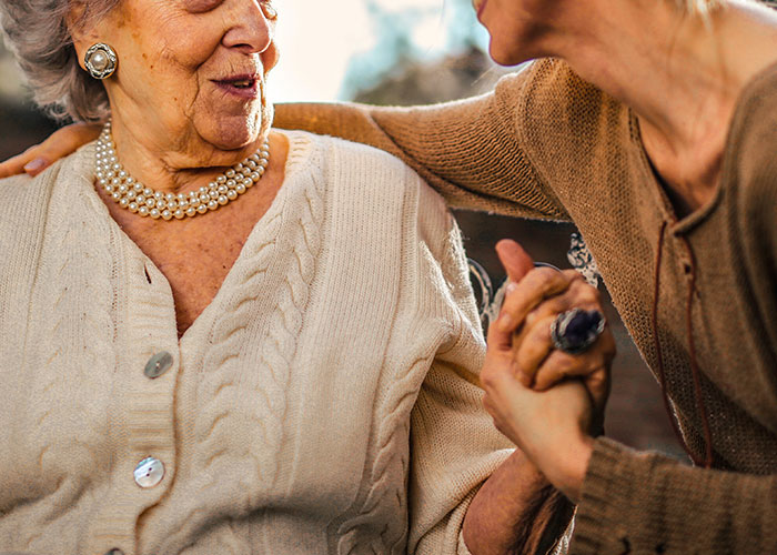 30 People Who Finally Met Their Biological Parents Share What It Was Like