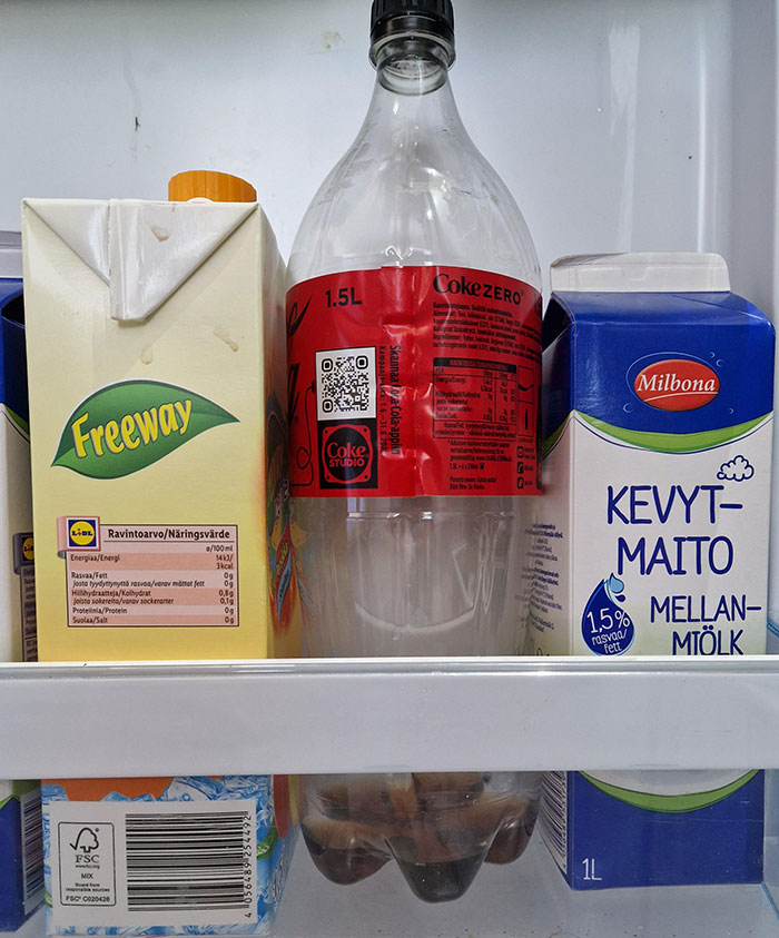 Mi padre tiene la molesta costumbre de dejar botellas casi vacías en la nevera