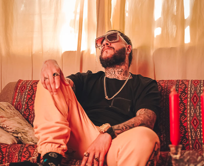 20 Personas cuentan lo más chocante de casarse con alguien adinerado