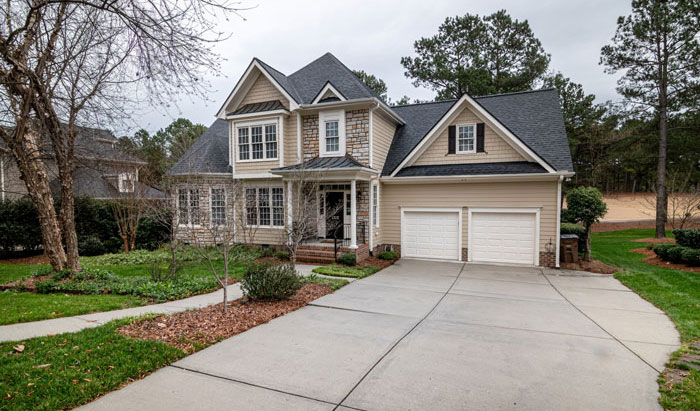 “I’ve Noticed My Driveway Is Always Full Of Their Cars”: Man Is Sick And Tired Of Neighbors Parking Cars On His Driveway So He Decides To Block It