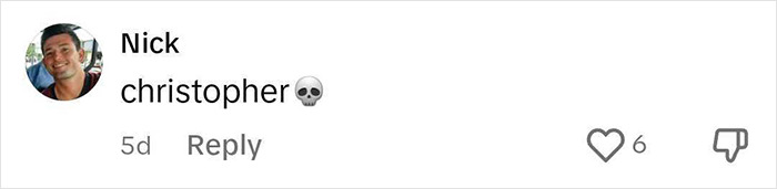 Man Sits In The Wrong Seat, Accidentally Plays Titanic Music Out Loud And Realizes Kate Winslet Is Sitting Next To Him