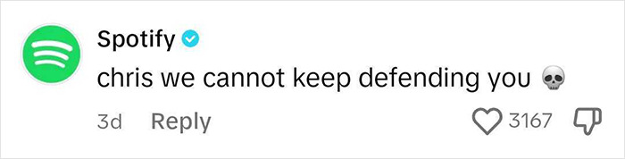 Man Sits In The Wrong Seat, Accidentally Plays Titanic Music Out Loud And Realizes Kate Winslet Is Sitting Next To Him
