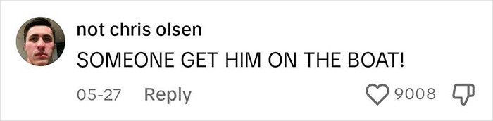 Man Sits In The Wrong Seat, Accidentally Plays Titanic Music Out Loud And Realizes Kate Winslet Is Sitting Next To Him