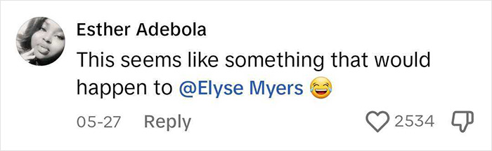 Man Sits In The Wrong Seat, Accidentally Plays Titanic Music Out Loud And Realizes Kate Winslet Is Sitting Next To Him