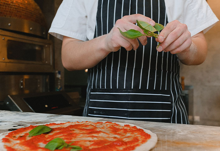 "I Wish I Could've Seen Her Face": Person Teaches Rude Waitress A Lesson After She Refused To Follow Their Food Order