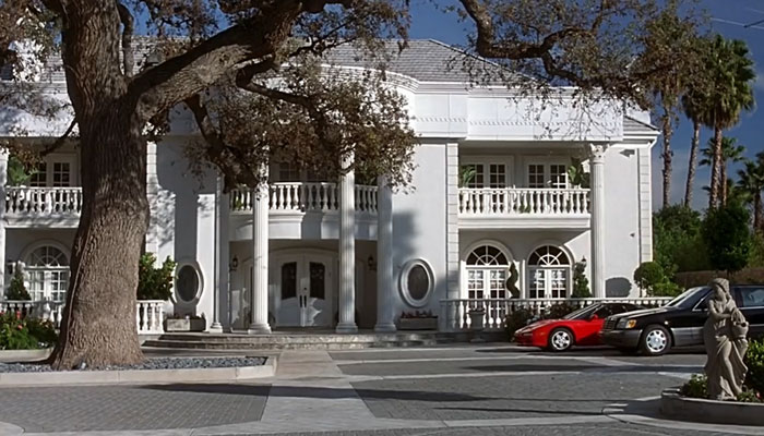 White house with big columns