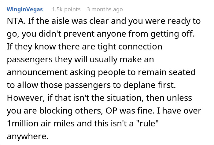 Airplane Passenger Who Cut In Line To Exit The Plane Gets Schooled By Other Passenger, Seeks Backup Online, Gets Schooled Some More Airplane Passenger Who Cut In Line To Exit The Plane Gets Schooled By Other Passenger, Seeks Backup Online, Gets Schooled Some More