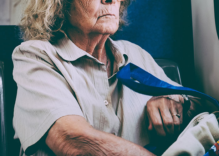 Woman Thinks She&rsquo;s Entitled To Cut In Line Then Demand Things Be Moved From The Overhead Shelves, So This Man Teaches Her A Lesson