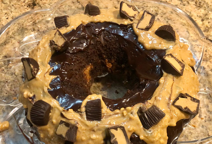 Birthday Girl Requests Cake That Her Cousin Is Allergic To, Causes Drama In The Family