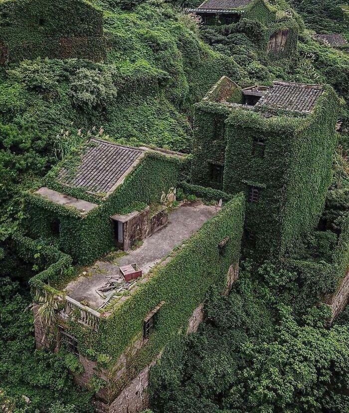 Deserted-Abandoned-Places-Pics