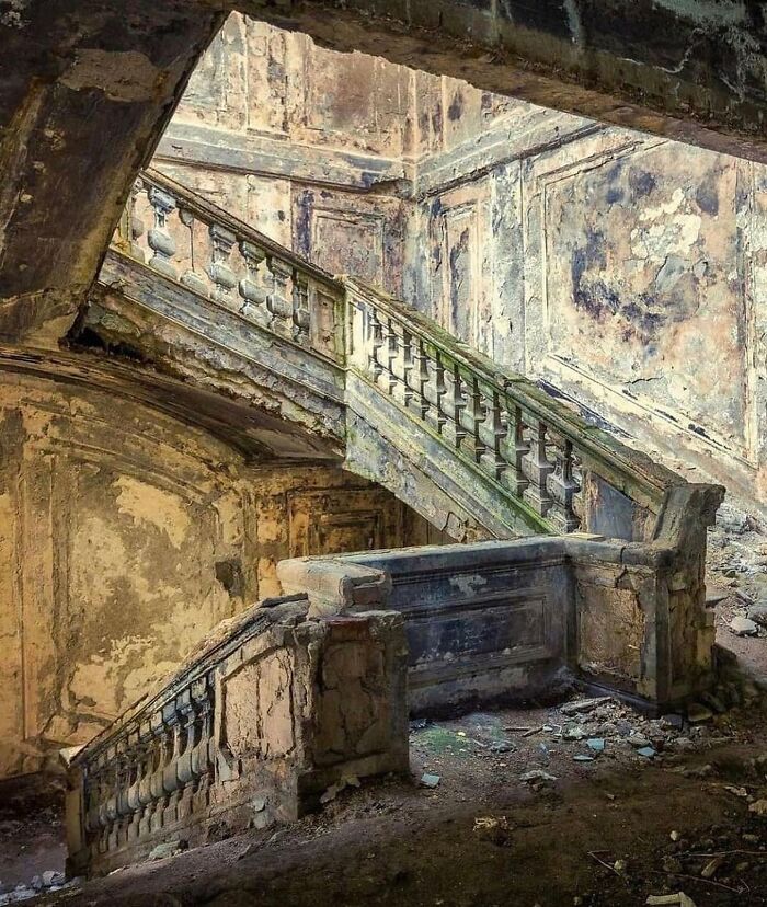 Deserted-Abandoned-Places-Pics