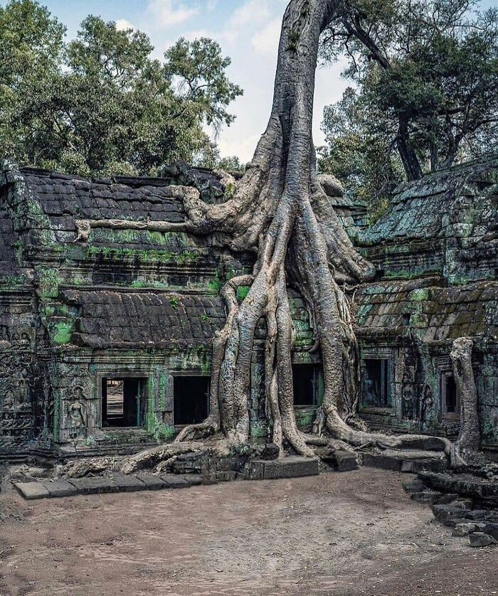 35 Of The Most Interesting Photos Of Abandoned Places, As Shared On The "Deserted Places" Instagram Account