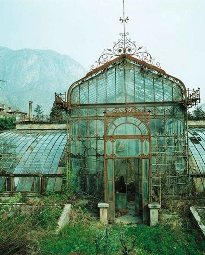 Deserted-Abandoned-Places-Pics