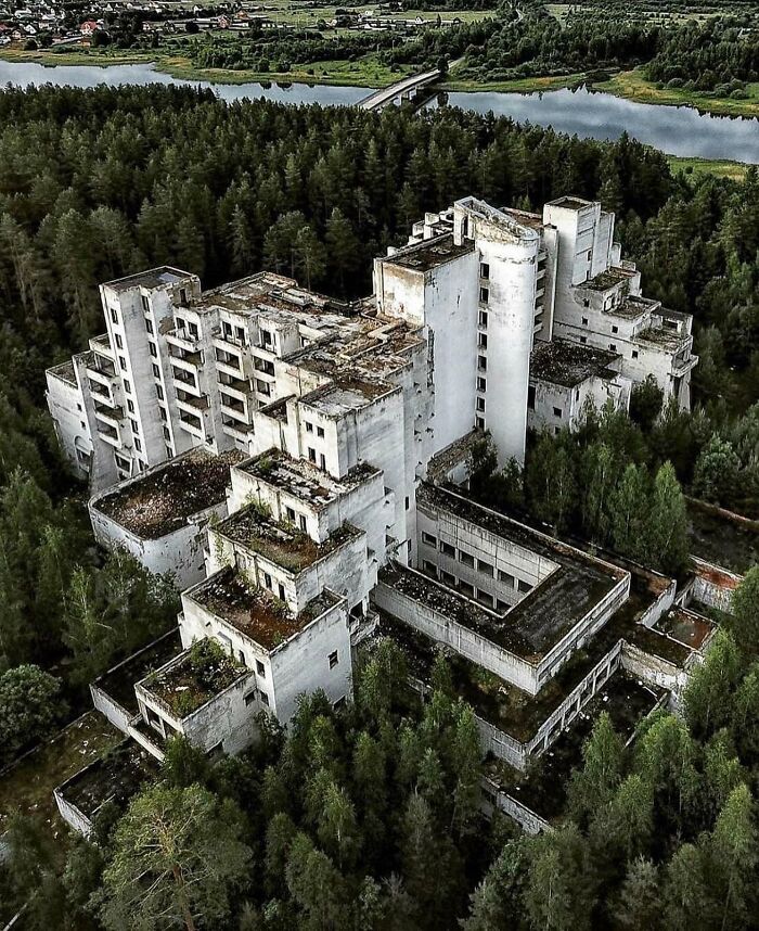 Deserted-Abandoned-Places-Pics