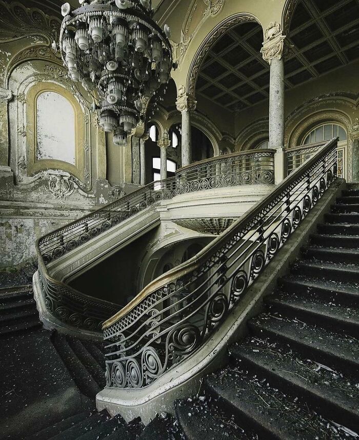 Deserted-Abandoned-Places-Pics