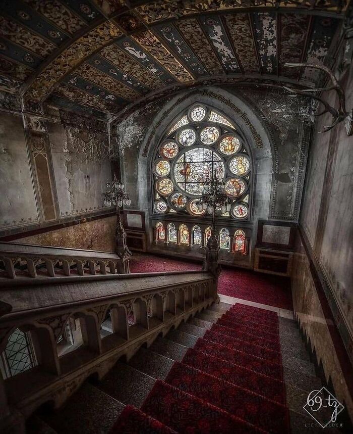 35 Of The Most Interesting Photos Of Abandoned Places, As Shared On The "Deserted Places" Instagram Account