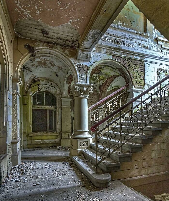 Deserted-Abandoned-Places-Pics