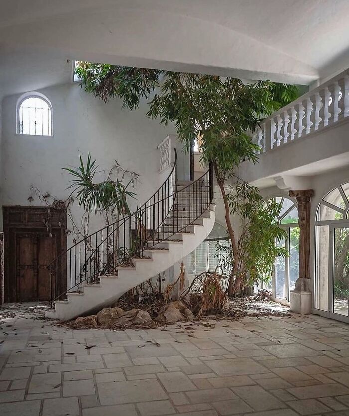 Deserted-Abandoned-Places-Pics