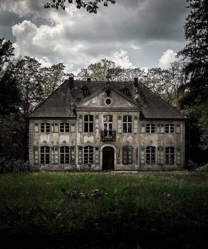 Deserted-Abandoned-Places-Pics