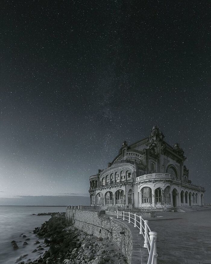 35 Of The Most Interesting Photos Of Abandoned Places, As Shared On The "Deserted Places" Instagram Account