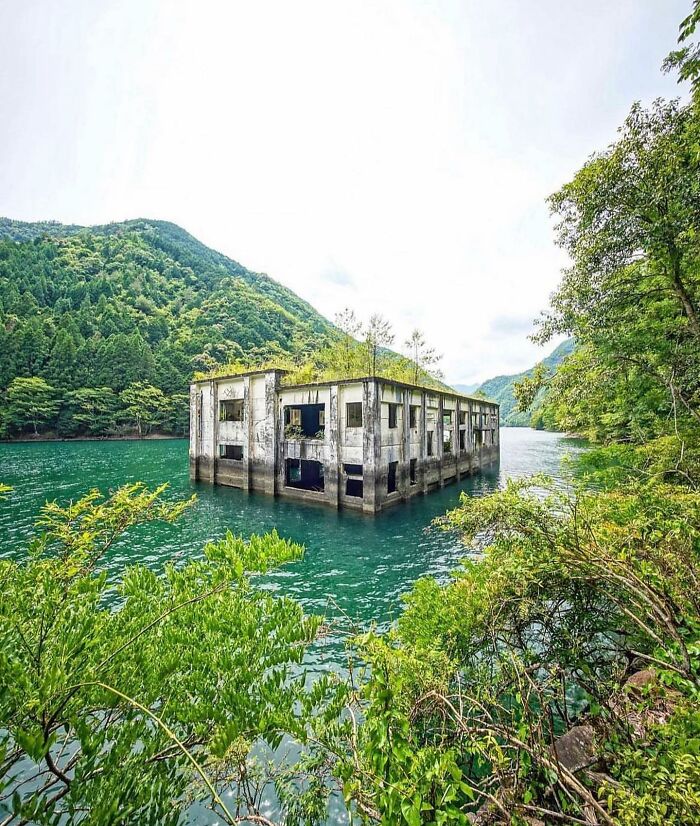 Deserted-Abandoned-Places-Pics