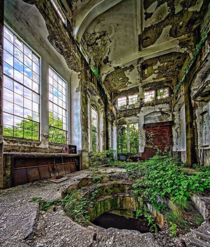 Deserted-Abandoned-Places-Pics