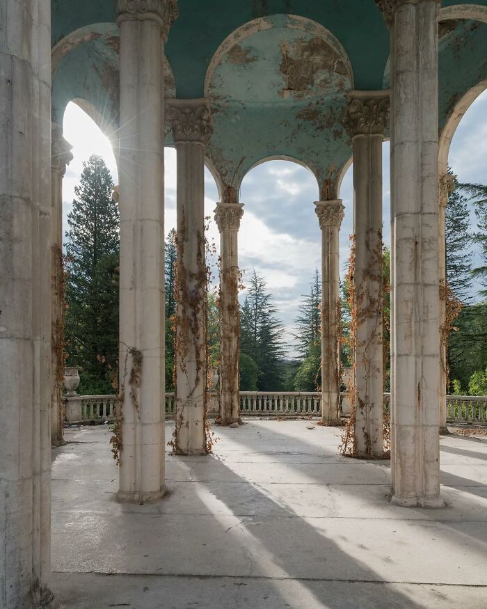 Deserted-Abandoned-Places-Pics