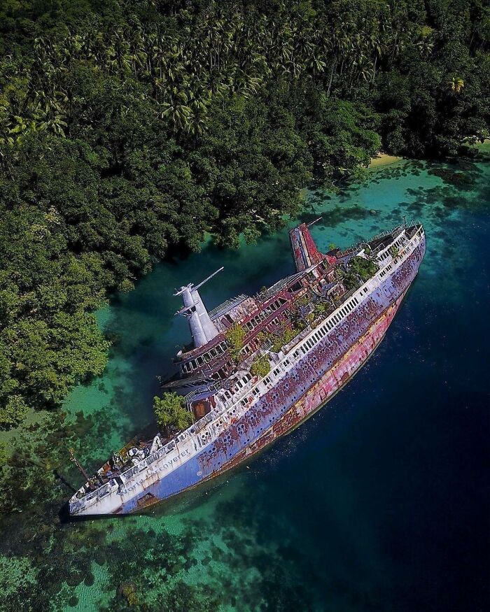 35 Of The Most Interesting Photos Of Abandoned Places, As Shared On The "Deserted Places" Instagram Account