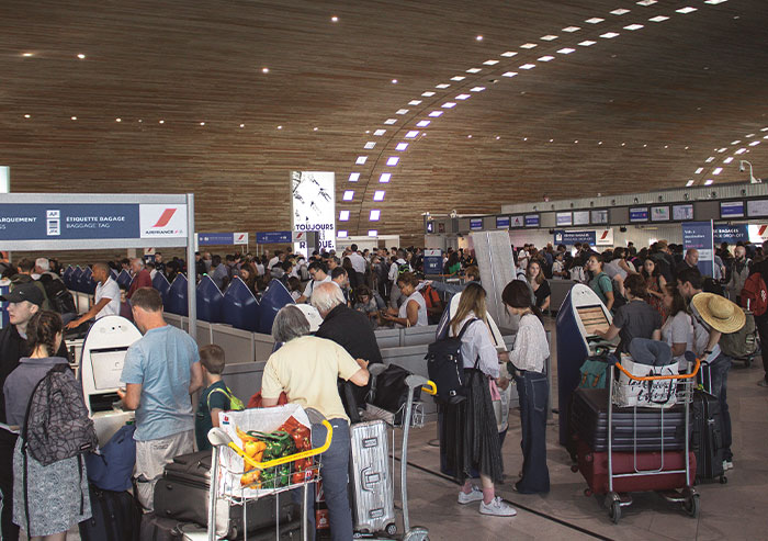 "If I Leave He's Going To Touch My Babies": Entitled Parent Causes A Scene On A Plane After A Guy Refused To Back Down And Switch Seats With Her "If I Leave He's Going To Touch My Babies": Entitled Parent Causes A Scene On A Plane After A Guy Refused To Back Down And Switch Seats With Her