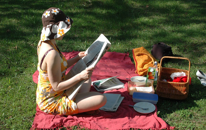 Woman Gets Her Sweet Revenge After Random Family Decided To Have A Picnic On Her Front Lawn And Refused To Leave