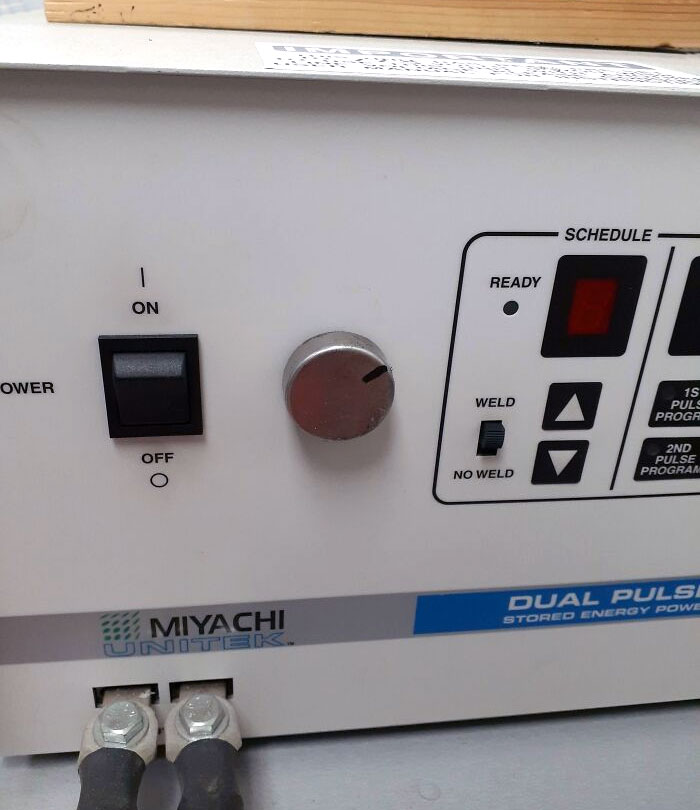 Han pasado unos 6 meses desde que puse esto en un soldador en el trabajo y nadie ha dicho nada. Es un imán con Sharpie en él