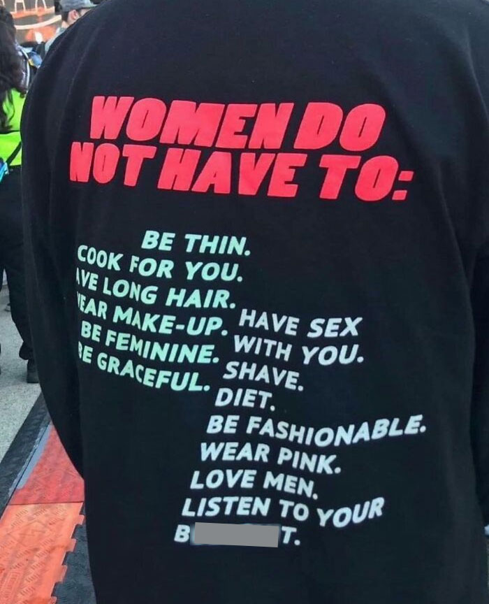 50 Questionable Yet Funny Shirts Spotted In Public, As Shared By The "Good Shirts" Instagram Account (New Pics)