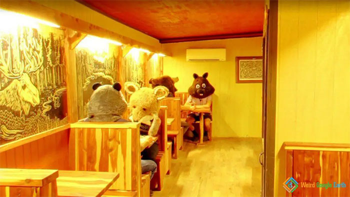 "Animal Diners". Location: Riverside, California, USA