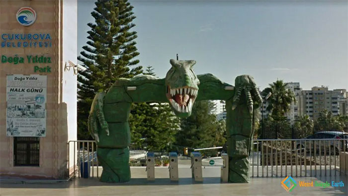 "Dino Archway". Location: Adana, Turkey