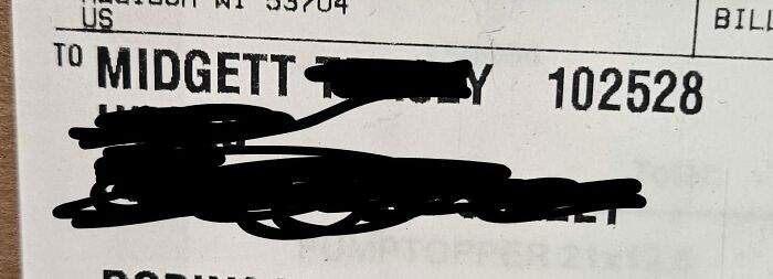 Luego de publicar, me encontré con esto… Tiene que ser un error, ¿¿¿verdad??? “Midget” significa “enano”…