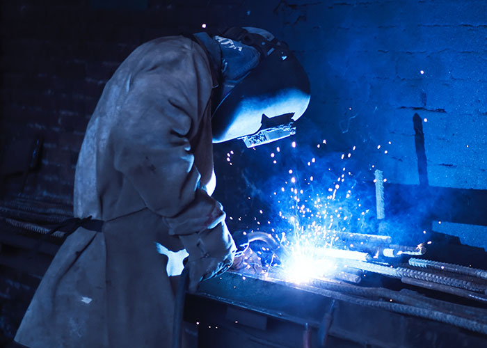 Man Cheats On Fianc&eacute; With An Ex, Demands She Return His $190 Engagement Ring, So She Does, Infuriating Him Endlessly