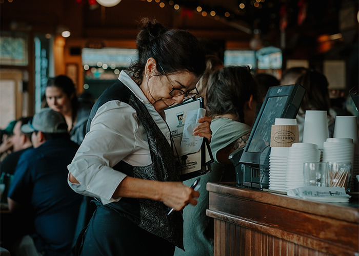30 Things People Look Out For In Restaurants To Tell If The Food There Is Gonna Be Good