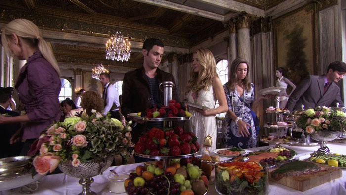 Dan and Serena int he buffet 