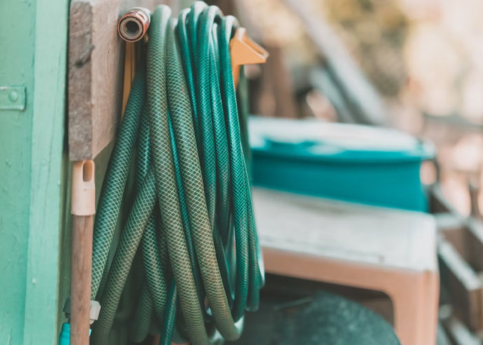 “Study Your Potential Neighbors”: Homeowners Share 40 Things They Wish They Had Known Before Buying Their First Houses