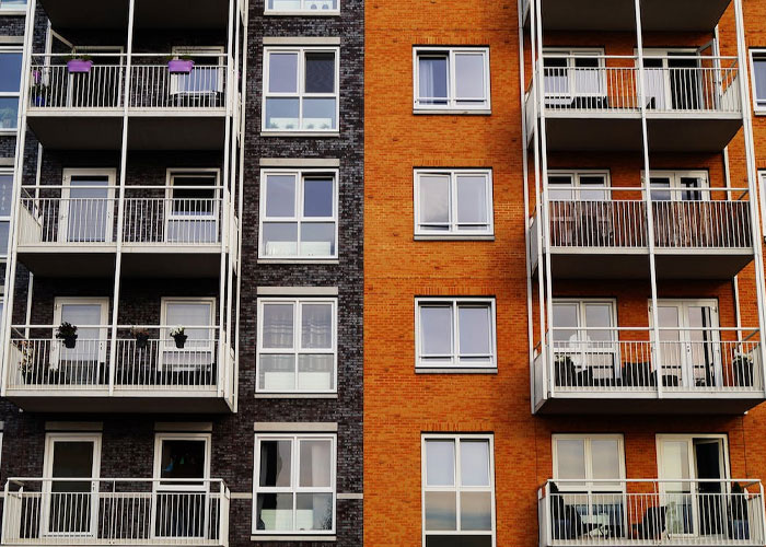 “Study Your Potential Neighbors”: Homeowners Share 40 Things They Wish They Had Known Before Buying Their First Houses