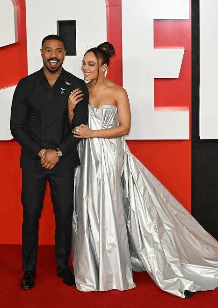 Both Of Them Are So Gorgeous And Talented But Wtf Is She Wearing