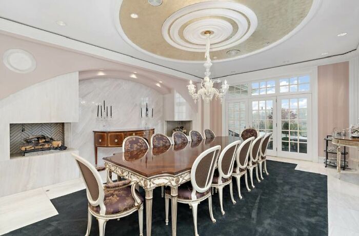 Double Fireplaces Is An Interesting Choice