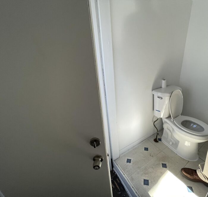 The Door In The Photo Is The Main Front Entry Door. There Is No Door On The Bathroom. First Thing You See When You Walk Into The House Is The Toilet. That Is One Way To Welcome Your Guests