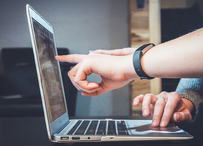 &ldquo;I Was So Confused&rdquo;: Wife Wonders If She&rsquo;s A Jerk For Refusing To Wear Husband&rsquo;s &ldquo;Hilarious&rdquo; Yet Humiliating Gift