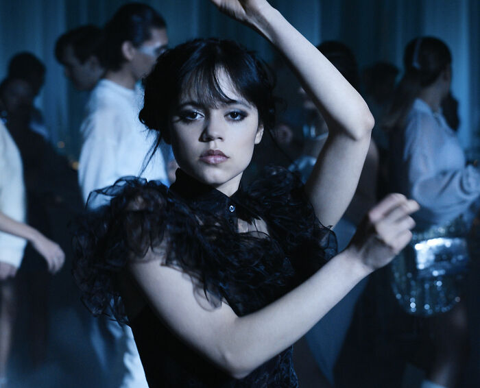 La madre de Jenna Ortega pilló a su hija fumando en público y la regañó a través de Instagram