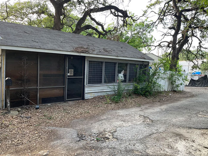 Saw This In A Back Alley Last Night While Walking