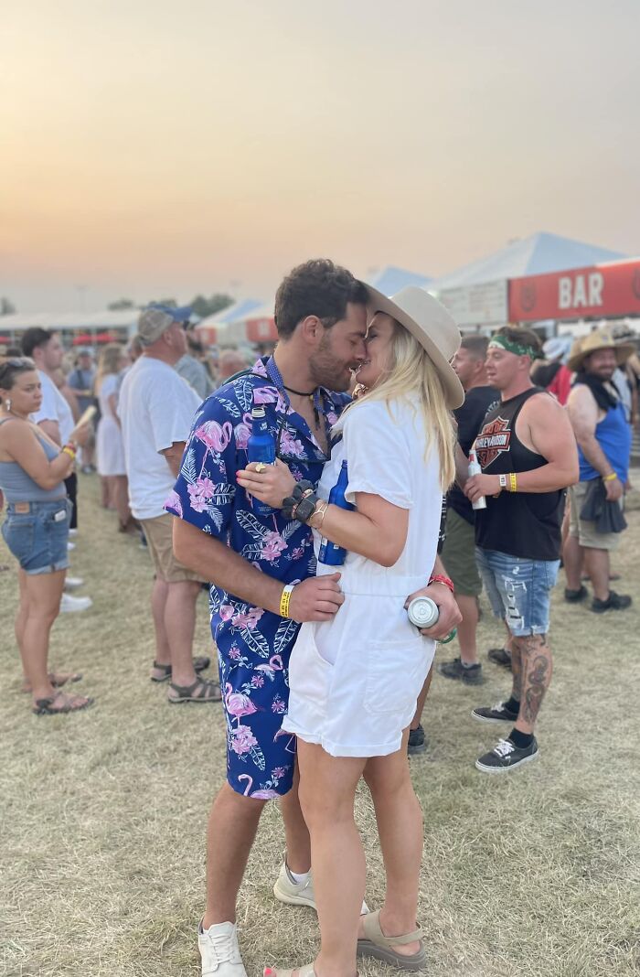 Woman&rsquo;s Quest Comes To An End As She Finds A Mystery Man She Kissed At A Festival