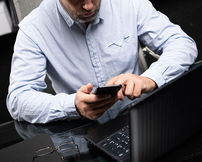Este jefe intent&oacute; manipular a su empleado para que trabajara durante su d&iacute;a libre y fue muy criticado en redes